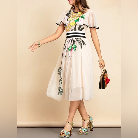 ZCRAVE NYC Boutique ‘Natia’ Midi Dress. Gorgeous and flattering for all shapes.L - Picture 5 of 14